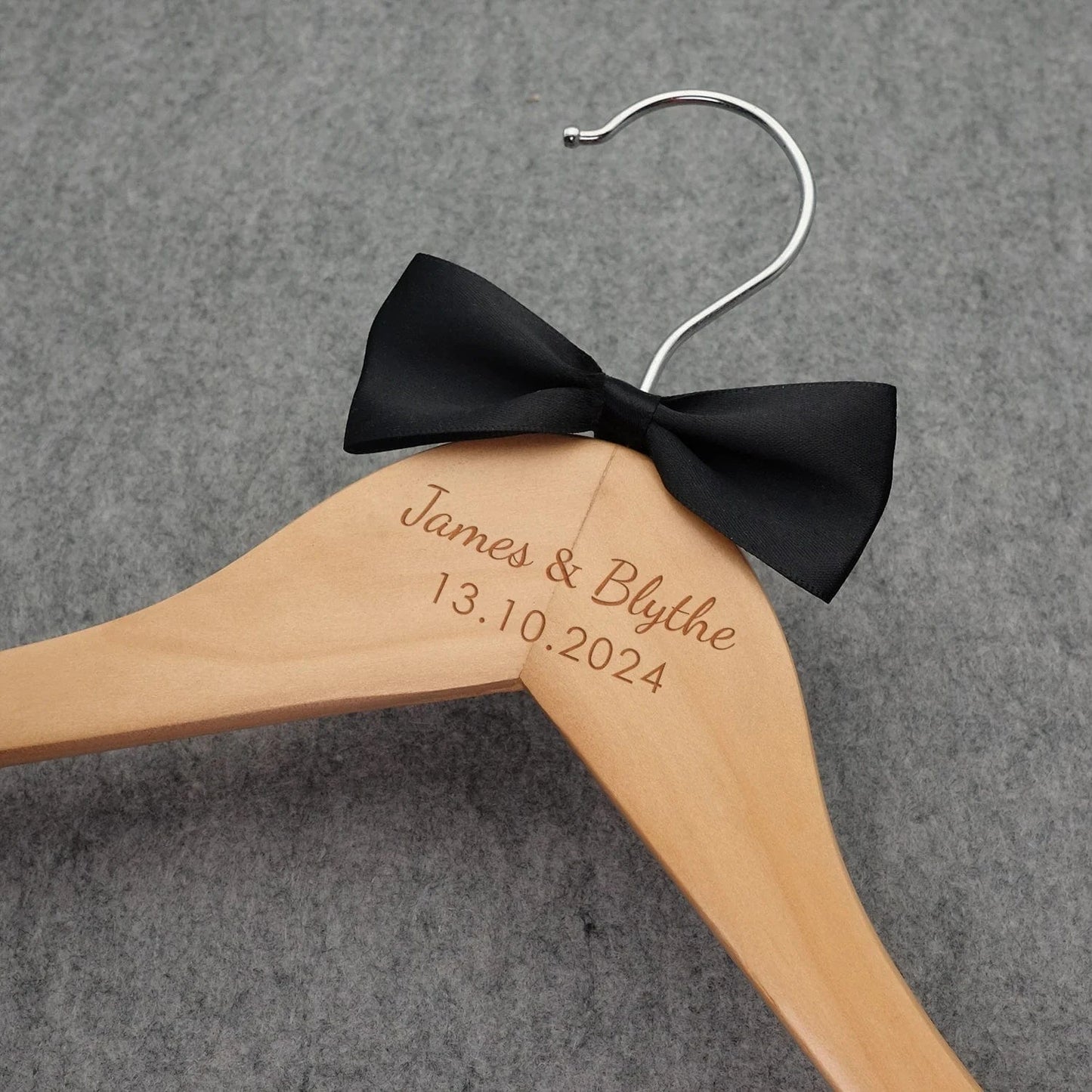 Cintre Personnalisé pour Mariage | Cintrélia Pour le Marié