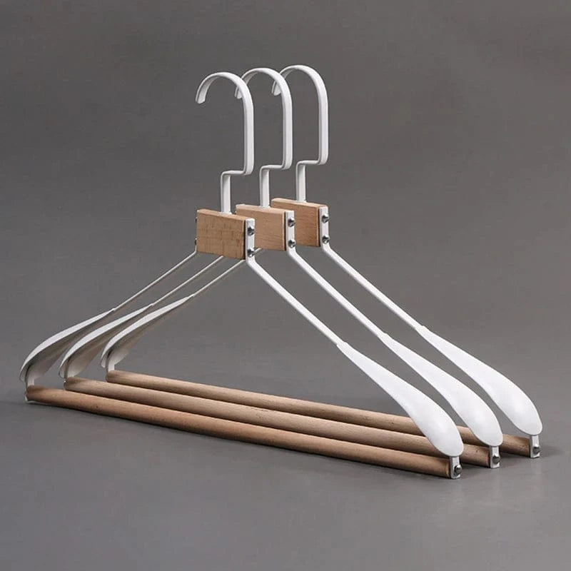 Pack de 3 Cintres Rétro Solides – Bois Naturel et Métal | Cintrélia