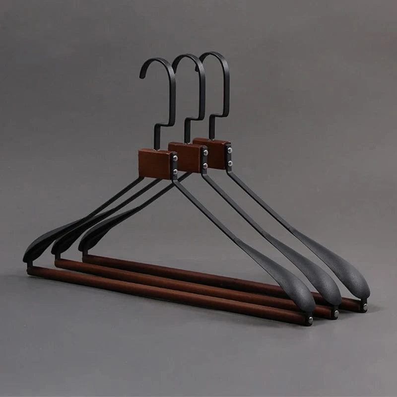 Pack de 3 Cintres Rétro Solides – Bois Naturel et Métal | Cintrélia