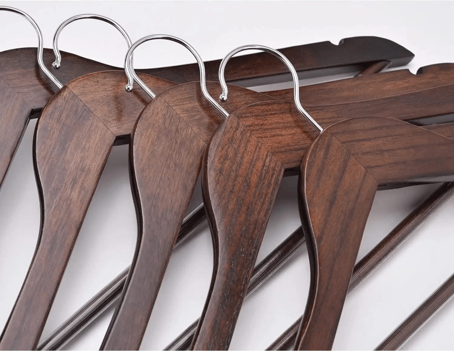 Cintre en bois de noyer  | Cintrélia