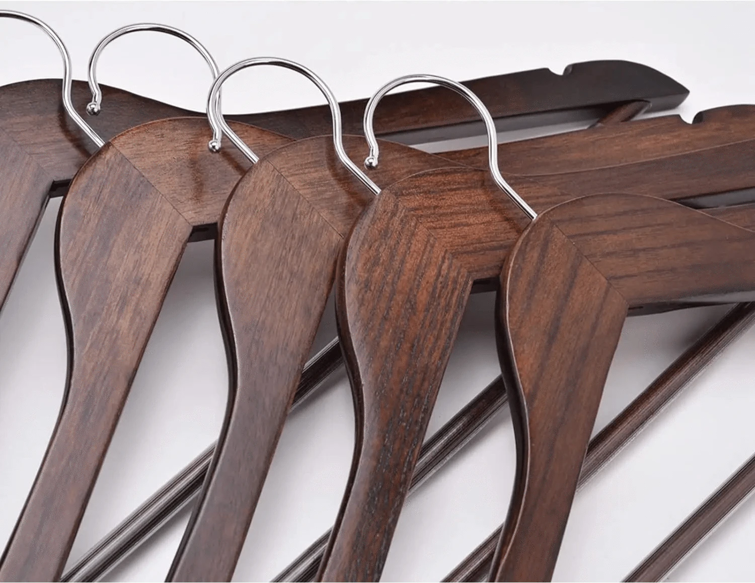 Cintre en bois de noyer  | Cintrélia