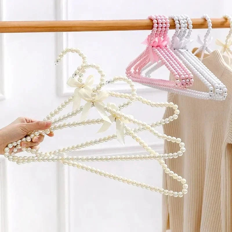 Cintre en Perle Décoratif – Élégance pour robes | Cintrélia