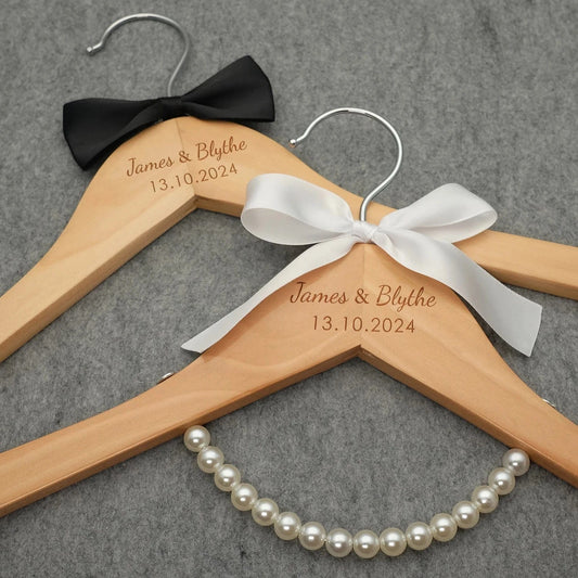 Cintre Personnalisé pour Mariage | Cintrélia Couple