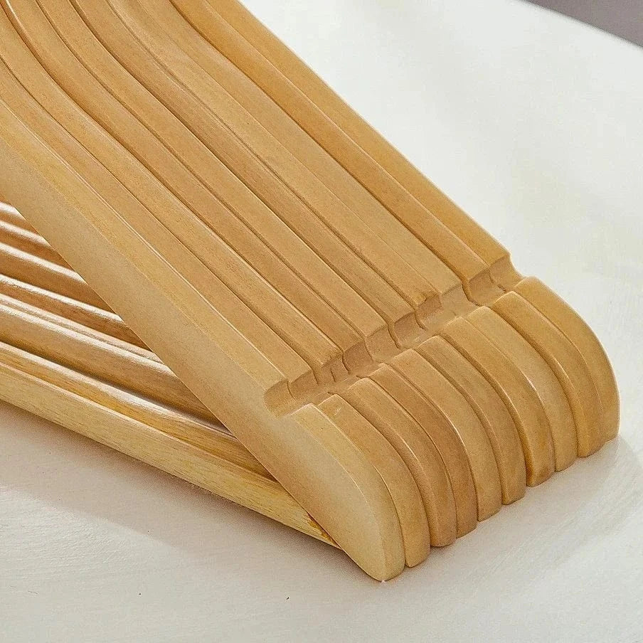 Cintres en Bois Naturel – Sublimez Votre Dressing | Cintrélia