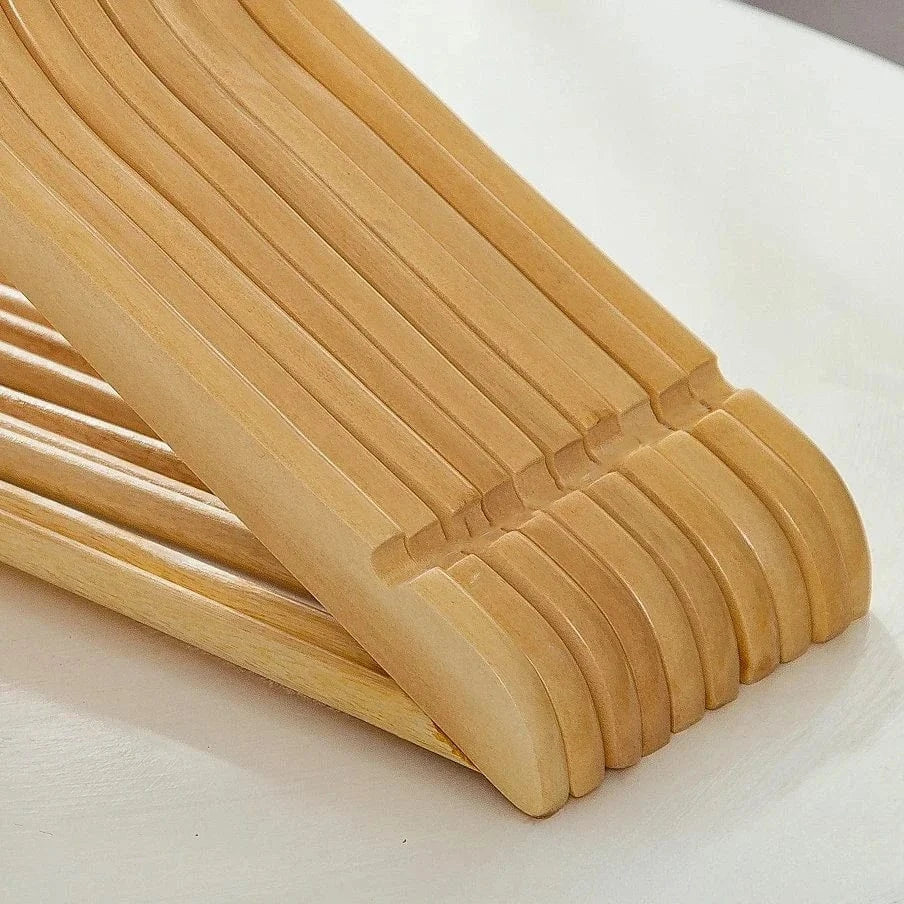 Cintres en Bois Naturel – Sublimez Votre Dressing | Cintrélia