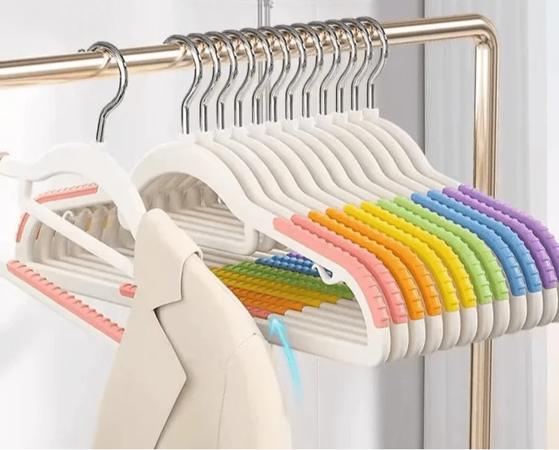 Lot de 10 Cintres Plastiques Antidérapants | Cintrélia Mélange / Lot de 10