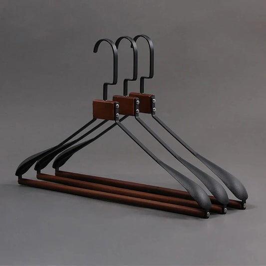 Pack de 3 Cintres Rétro Solides – Bois Naturel et Métal | Cintrélia